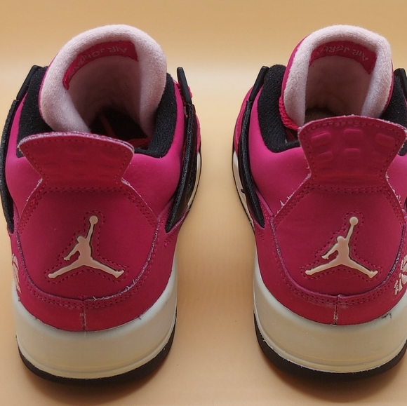 Jordan 4 Retro Voltage Cherry (GS) - Size 5.5Y - Picture 3 of 6